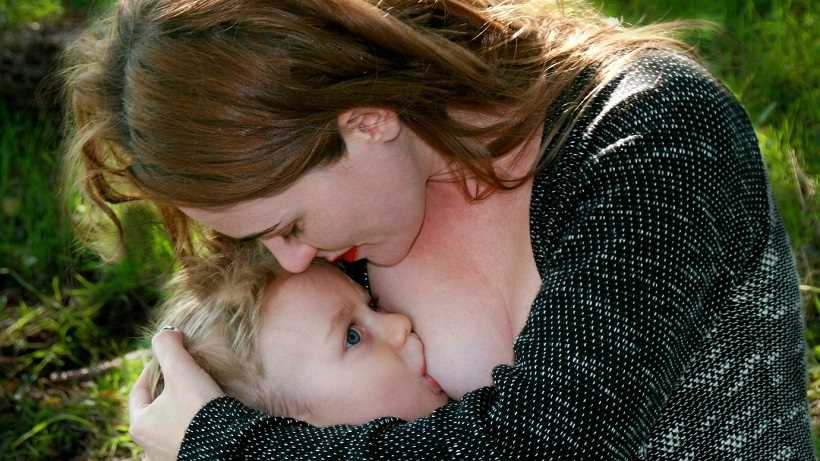 breastfeeding in public controversy